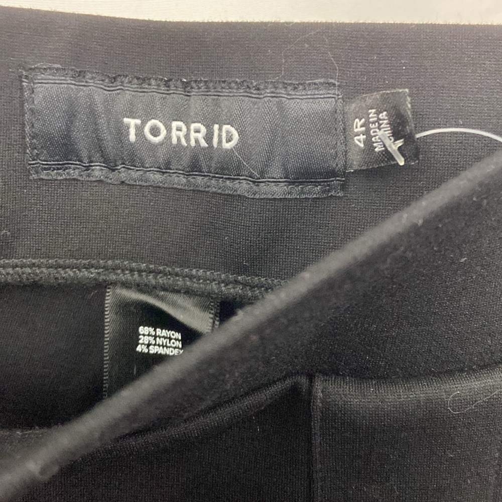 Torrid Plus Size Pants Size 4X, 4R, 4 26 Black NWT Women’s - Picture 9 of 12